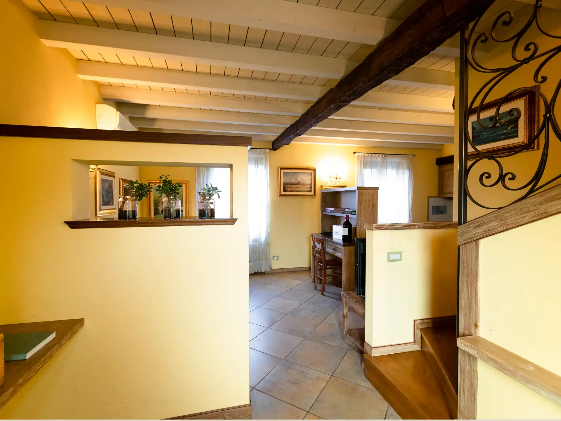 Interno dell'appartamento Salvia alla Corte del Passone a Montevecchia