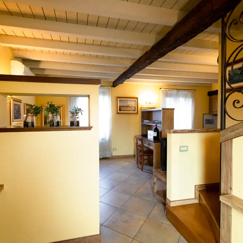 Interno dell'appartamento Salvia alla Corte del Passone a Montevecchia